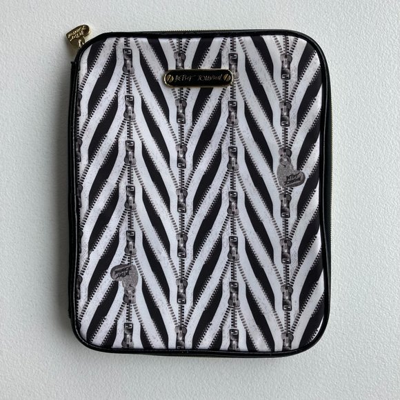 Betsey Johnson Zippered Padded Tablet Travel Case - Picture 1 of 9